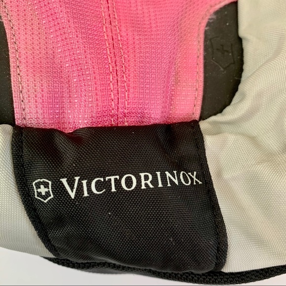 Victorinox Dual-Compartment Monosling - Picture 10 of 15